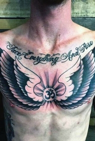 胸部黑白翅膀与字母和符号纹身图案