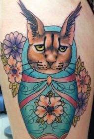 彩色插画风格大腿野猫娃娃和花朵纹身图案