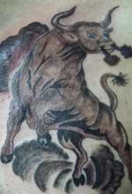 愤怒的公牛纹身图案