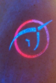 麒麟象征符号荧光纹身图案
