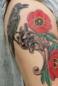 大腿old school黑色乌鸦与红色花朵纹身图案