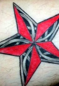 优雅的红色和黑色星星纹身图案