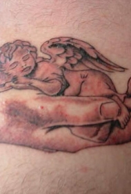 睡在手心里小天使纹身图案