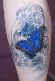 蓝色的蝴蝶和花卉纹身图案