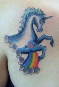 蓝色独角兽与彩虹纹身图案