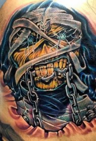 胸部彩色铁链和恐怖僵尸纹身图案