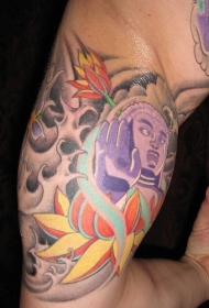 大臂印度佛像与莲花纹身图案