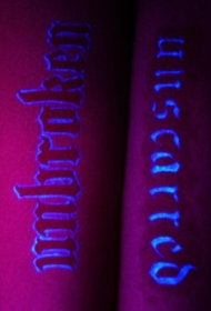 个性荧光英文字母纹身图案