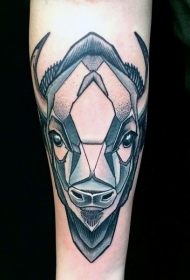 小臂现代传统风格彩色公牛纹身图案