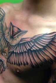 胸部大型猫头鹰与几何眼睛纹身图案