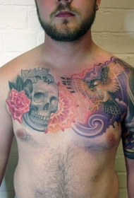 彩色骷髅与花朵飞行鹰胸部纹身图案
