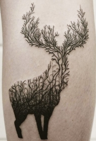 独特的黑色鹿形与森林树纹身图案
