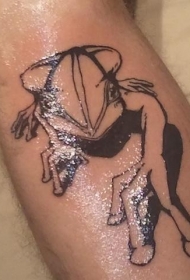 腿部黑色线条青蛙纹身图案
