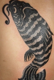 黑色和白色的锦鲤鱼艺术纹身图案