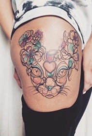 大腿素描风格彩色猫头花朵纹身图案