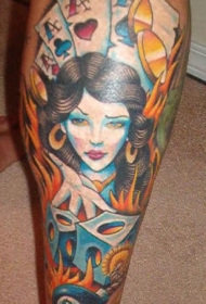小腿彩绘扑克牌女人脸和火焰纹身图案