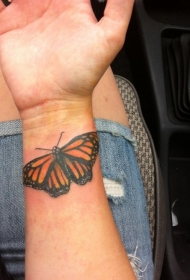 写实的蝴蝶手腕纹身图案