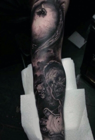 手臂恐怖电影主题的黑白各种僵尸怪物纹身图案