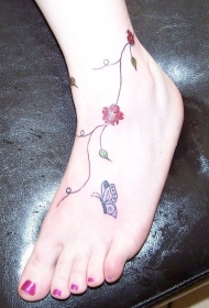 脚背漂亮的蝴蝶花蕊纹身图案