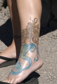 黄色和蓝色的美人鱼脚踝纹身图案