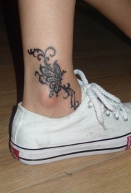 脚踝简单的黑色线条蝴蝶纹身图案