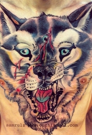 胸部令人惊叹的恶魔狼头纹身图案