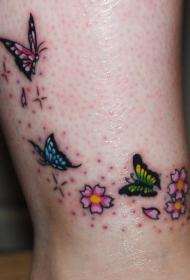 三种不同的小蝴蝶和花朵纹身图案