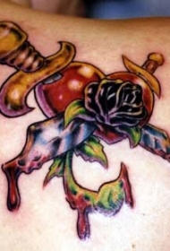 匕首和黑玫瑰彩绘纹身图案