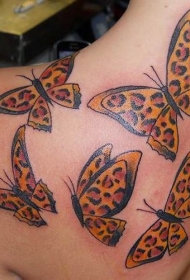 肩部有趣的豹纹蝴蝶纹身图案