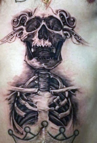 腹部令人难以置信的人体骨架纹身图案