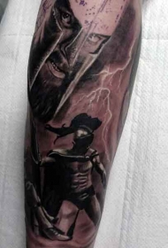 小臂优秀的黑色斯巴达勇士与闪电纹身图案