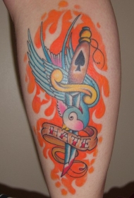 小腿蓝色燕子和匕首纹身图案