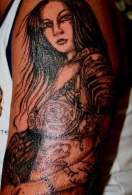 大臂黑色的诱人艺妓纹身图案
