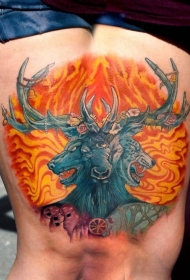 大腿神秘的插画风格恶魔鹿与火焰纹身图案