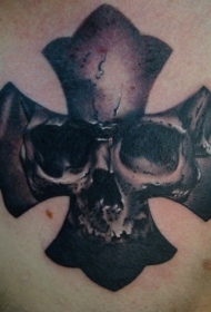 胸部十字架骷髅纹身图案