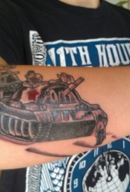 手臂彩色坦克军事纹身图案