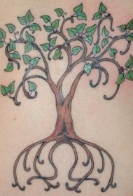 背部彩色漂亮的树纹身图案