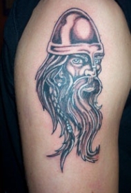 肩部棕色维京战士头像纹身图片