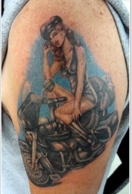 大臂彩色摩托车女孩纹身图案