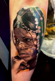 手臂彩色印度妇女肖像纹身图案