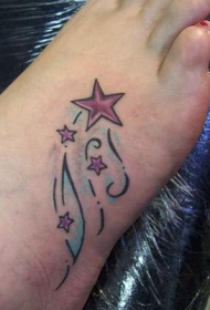 女性脚背粉红五角星纹身图案