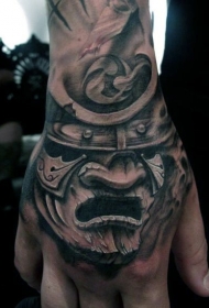 手背木制彩色神秘武士面具纹身图案