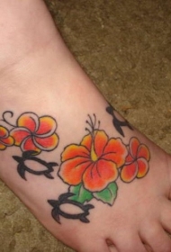 女性脚背大橙色夏威夷花纹身图片