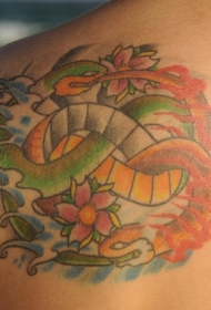 火与水花蕊蛇彩色纹身图案