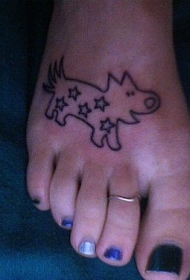 脚背星星纹身狗纹身图案