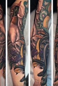 手臂新风格的彩色浆果和鸭子纹身图案