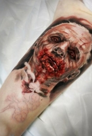 大臂内侧彩色恐怖风格恶心的血性人脸纹身图案