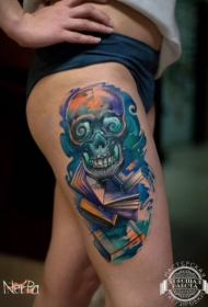 大腿恶魔骷髅与神秘的书纹身图案