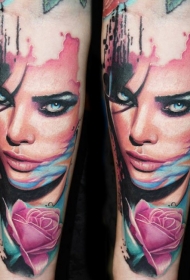 手臂新风格的彩色女子肖像纹身图案