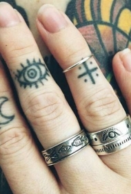 手指月亮眼睛十字架图腾纹身图案
